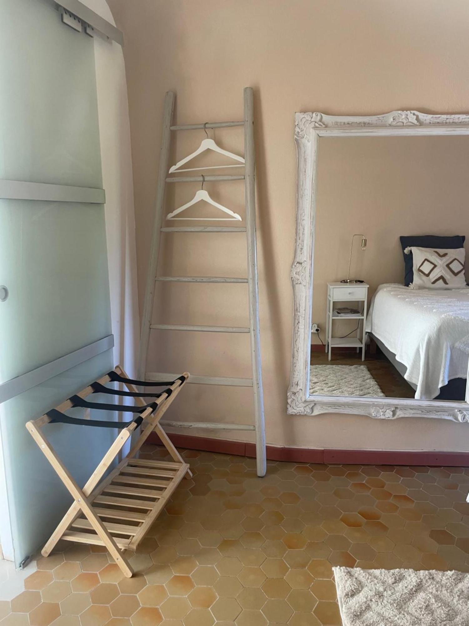 Maison Des Bourgades Saint-Julien-de-Peyrolas Εξωτερικό φωτογραφία
